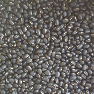 Đậu đen ta lòng xanh ( hạt bé bỏ đen ).