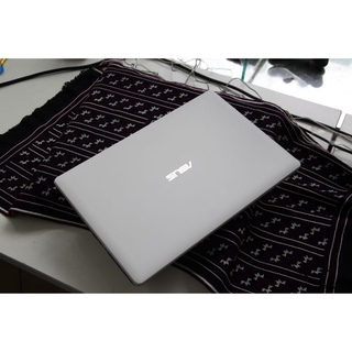 Laptop Asus  Core i5  Ram 8Gb/ SSD 256Gb/ Màu trắng muốt cực đẹp