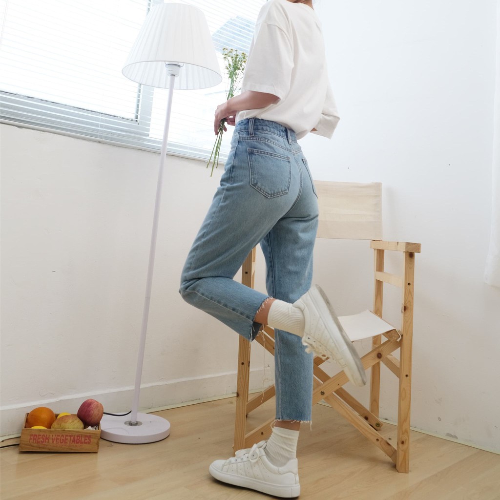 Quần Jeans Nữ Lưng Cao Màu Xanh Wash Đùi - Cắt Gấu Quần LDM-CL102