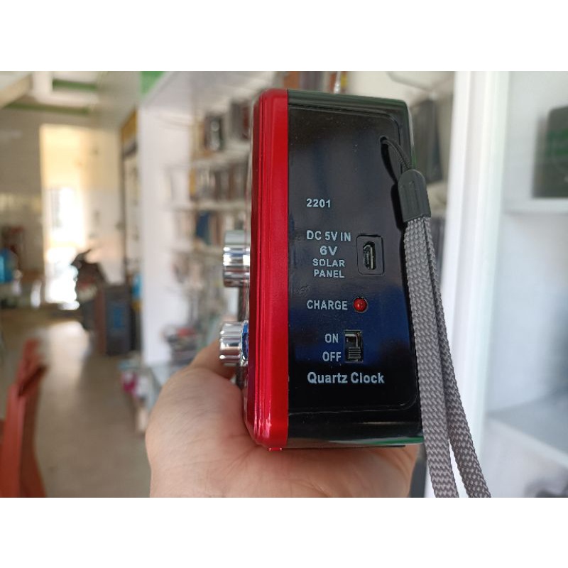 Đài XB-741cFM lắp được thẻ nhớ có đồng hồ có đèn pin