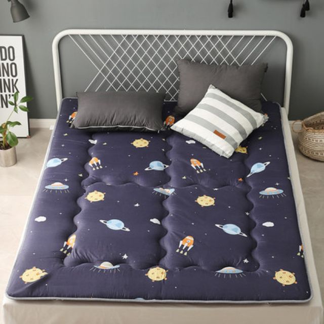 Topper đệm bông gấp gọn.