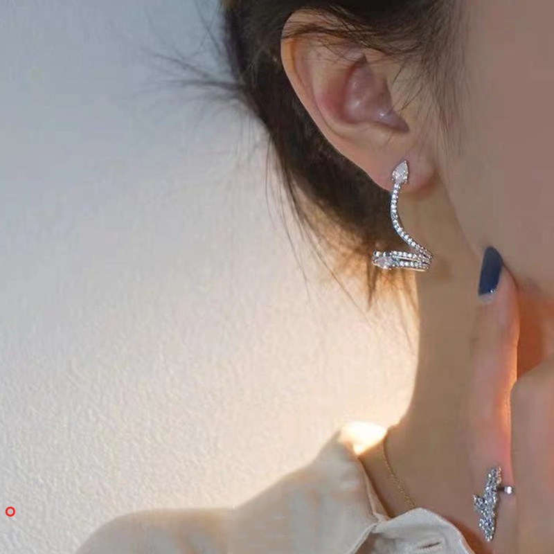 Bông tai hình rắn đính đá phong cách punk