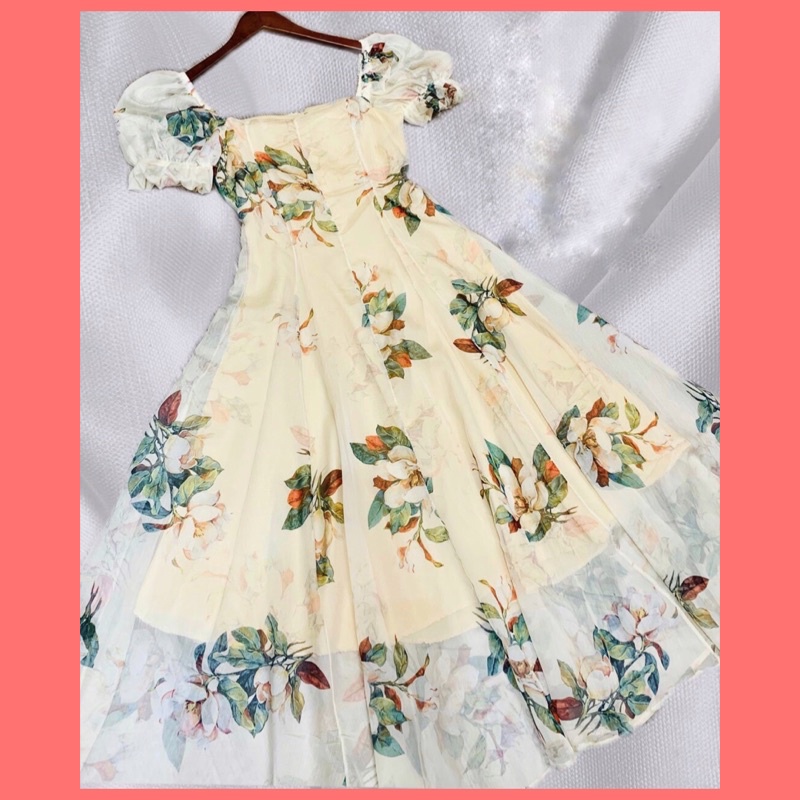 Váy voan hoa cổ vuông tay bồng xếp li tôn dáng. Đầm maxi bánh bèo