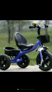 Xe đạp 3 bánh gắn bình nước