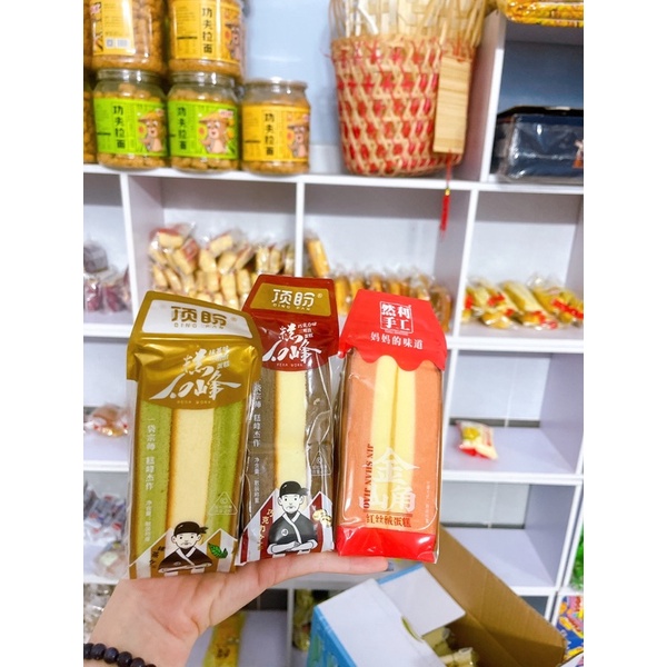 (Có sẵn 1 Thùng 2kg)  Bánh Bông Lan Tam Giác