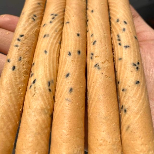 1KG BÁNH ỐNG MÈ ĐEN🌟