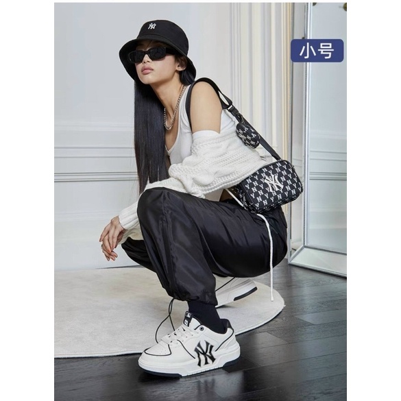 Túi đeo chéo unisex MLB