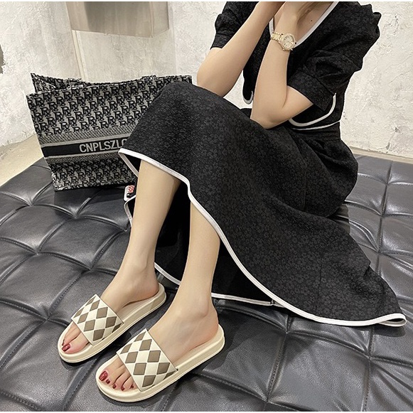 Dép nữ quai ngang bánh mì chất liệu cao su non cực êm mùa hè thu, kẻ ô hình thoi hottrend 2022 BLACKPINK Store, T201