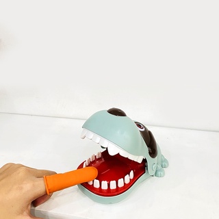 Đồ chơi cá sấu cắn ngón tay cho bé