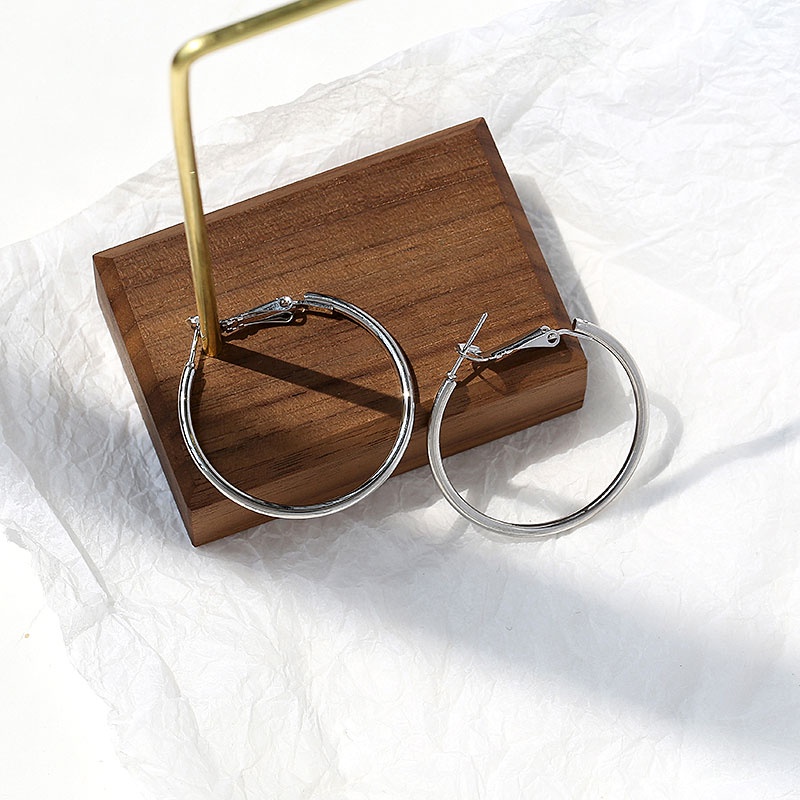 Khuyên Tai Kim Loại Hình Tròn Đơn Giản Cá Tính Cho Nữ