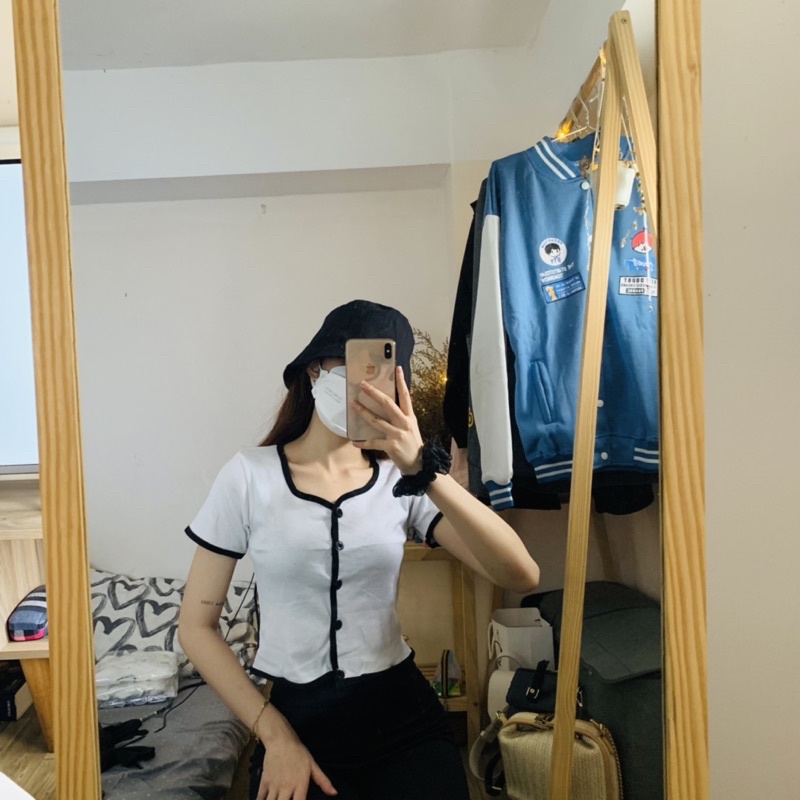Áo Croptop Nữ Cổ Tròn Phối Cúc Áo Trơn Basis 2 Màu Cơ Bản  THE POSE