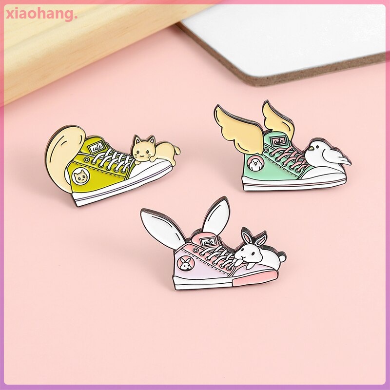 Ghim cài áo hình giày hoạt hình dễ thương