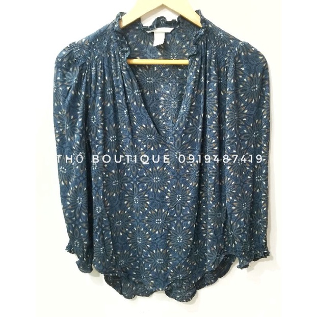 Áo sơ mi H&M auth cotton cổ V tay dài viền bèo hoạ tiết lập thể xanh navy vạt bầu