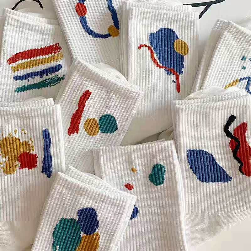 Vớ Dài Trung Bình Màu Trắng In Họa Tiết Graffiti Đơn Giản Phong Cách Hàn Quốc Thời Trang Mùa Đông Cho Nữ