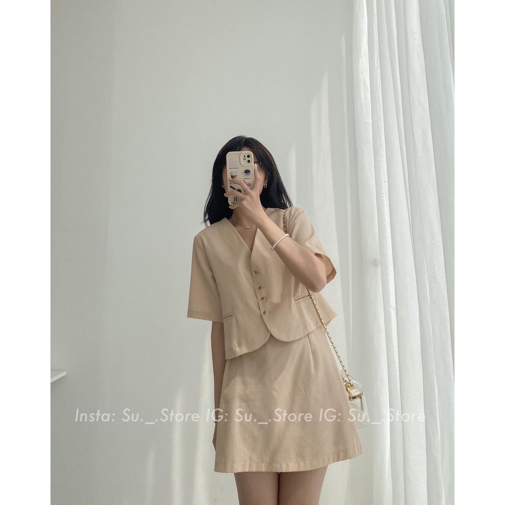 Set áo croptop cổ vest cúc dọc kèm chân váy trơn S343 SUSTORE