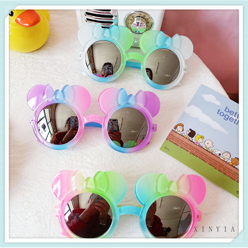 Mắt kính râm phong cách thời trang cho bé gái