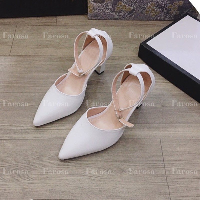Giày bít mũi màu trắng gót 9cm cách điệu sang chảnh