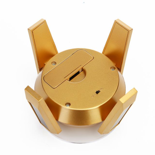 Bàn xoay 360°,sử dụng năng lượng Mặt Trời,  giúp trưng bày sản phẩm,có đèn cực đẹp.