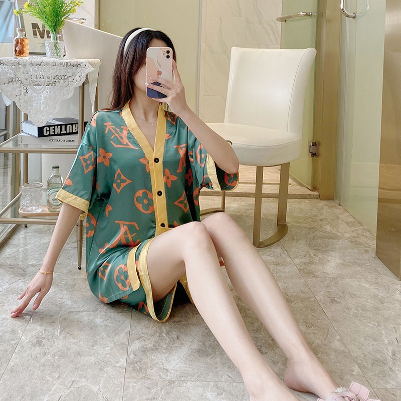 Bộ Đồ Ngủ Tay Ngắn Dáng Rộng Vải Lụa Satin Dành Cho Nữ