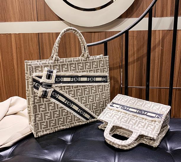 Túi Xách Nữ FENDI Vải Canvas Phối Nơ Xinh Xắn