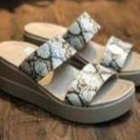 Dép Nhựa Nữ 2 Quai Ngang, Đế Xuồng Cao 7 cm, Đi Mưa,Chống Trơn Trượt Brookly