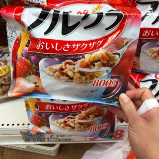 Ngũ cốc ăn liền Calbee