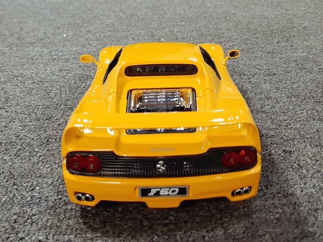 Xe Mô Hình Ferrari F50 Vàng tỉ lệ 1:18 hãng Bburago