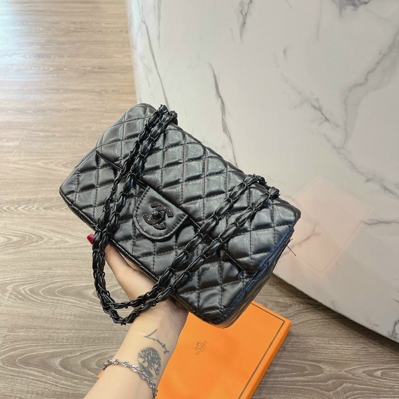 Túi đeo chéo chaneo clasic tag đen size 26cm ❣️Freeship❣️