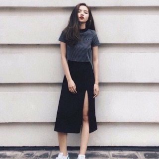 Chân váy đen dài xẻ