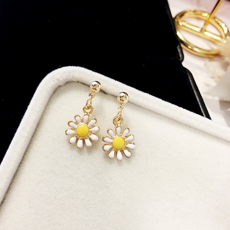 Khuyên Tai Hình Bông Hoa Nhỏ Dễ Phối Đồ Mới