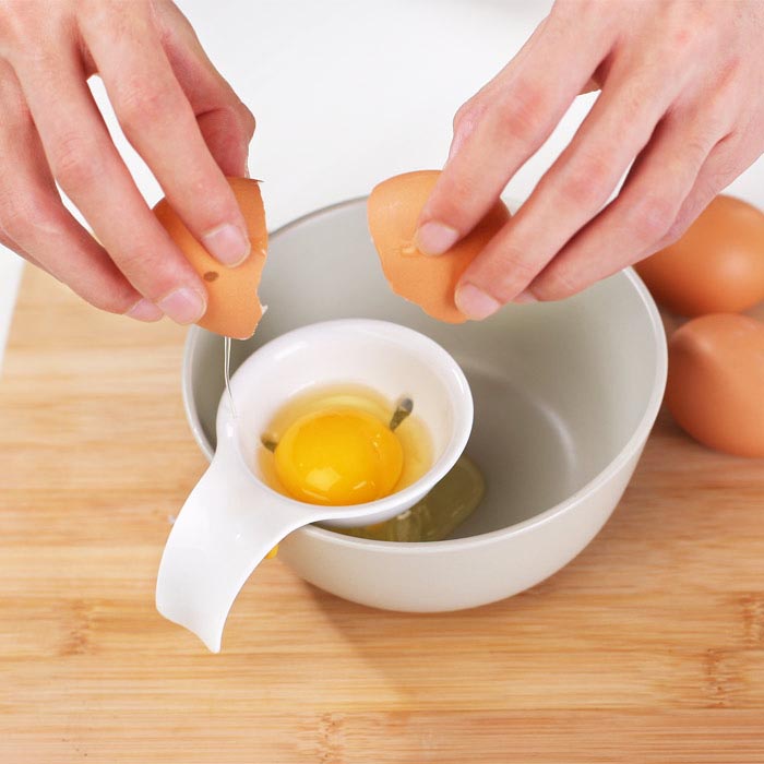 Dụng cụ tách lòng đỏ trắng trứng tiện dụng cho nhà bếp