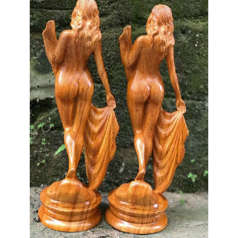 Tượng thiếu nữ bằng gỗ
