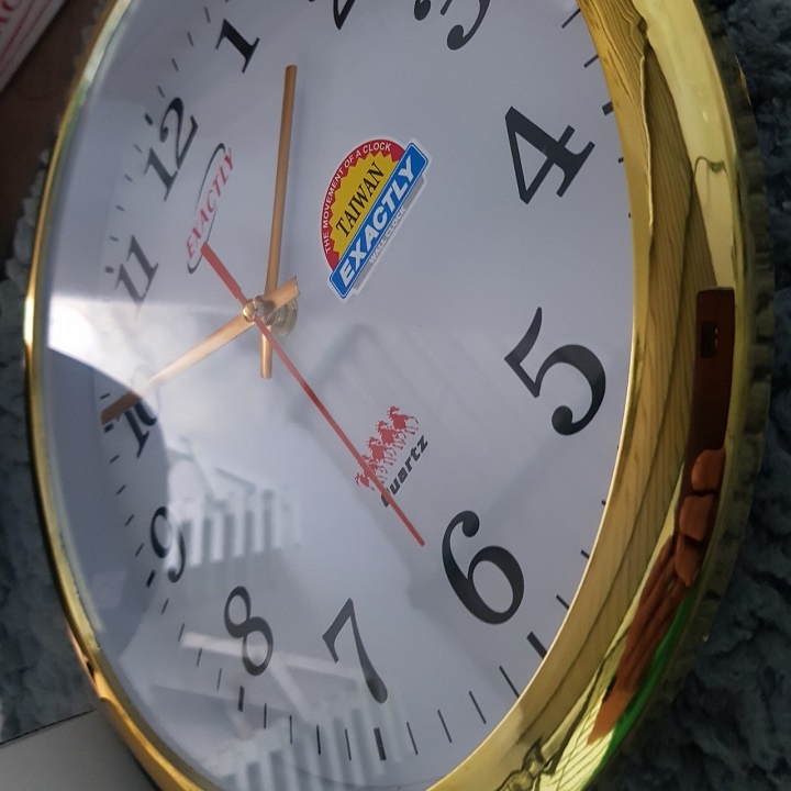 Đồng Hồ Treo Tường Exactly Kim Trôi 30cm