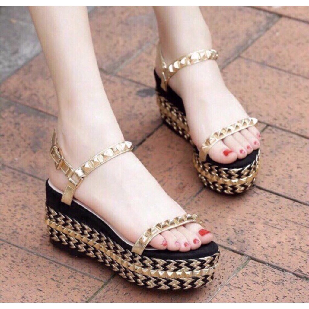 Sandal nữ đinh quai vàng đế cao 5cm