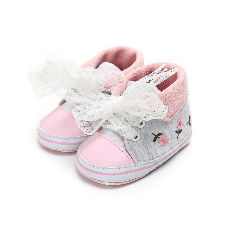 Giày thêu hoa mềm mại cho bé