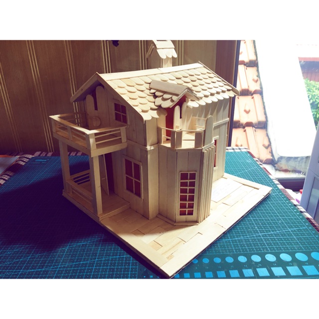 Mô hình nhà bằng que kem và que đè lưỡi