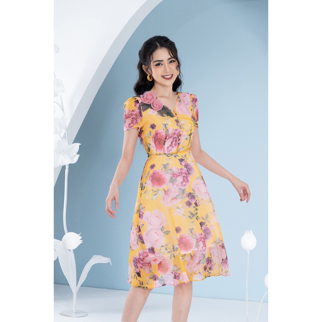 Đầm Tơ Hoa Hồng Đính Hoa Thủ Công Luperi LFV3280 chất liệu mềm mại mát mịn kiểu dáng xòe nhẹ nữ tính cho nàng