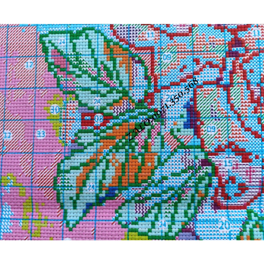 Tranh thêu kín  Bình hoa hồng đỏ 83015-50x65cm