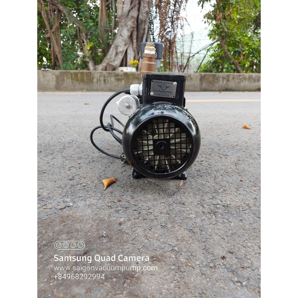 Bơm hút chân không TRIVAC D10E Made in Germany