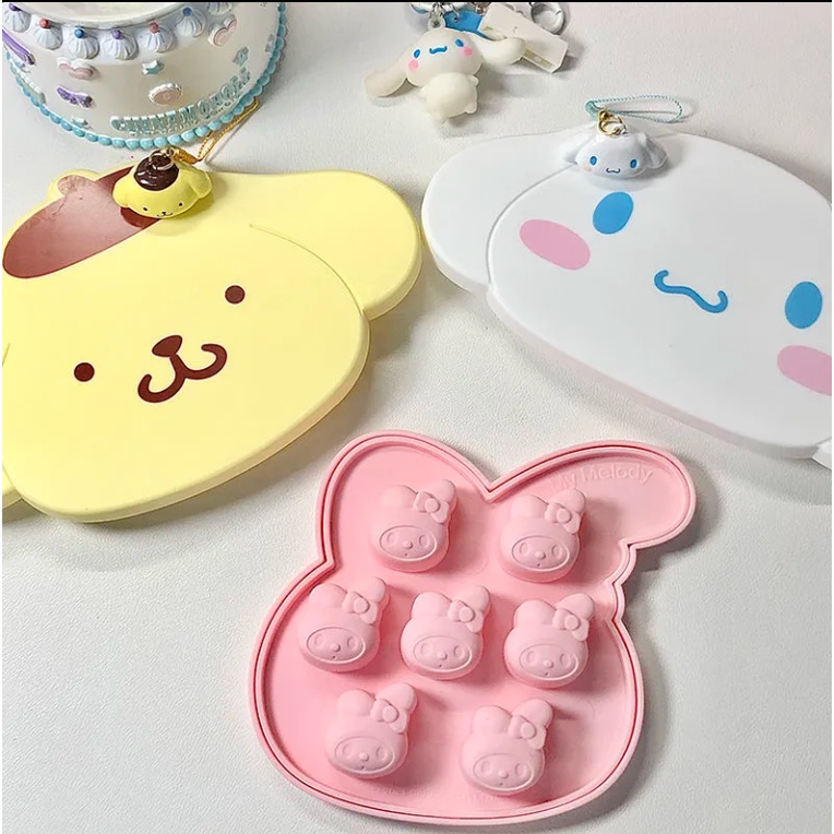 Khuôn Làm Đá Bi 7 Lỗ Hình Sanrio Dễ Thương