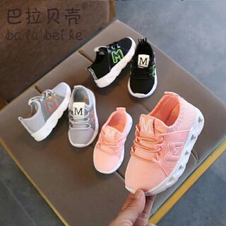 Giày thể thao chữ M ngon bổ rẻ
