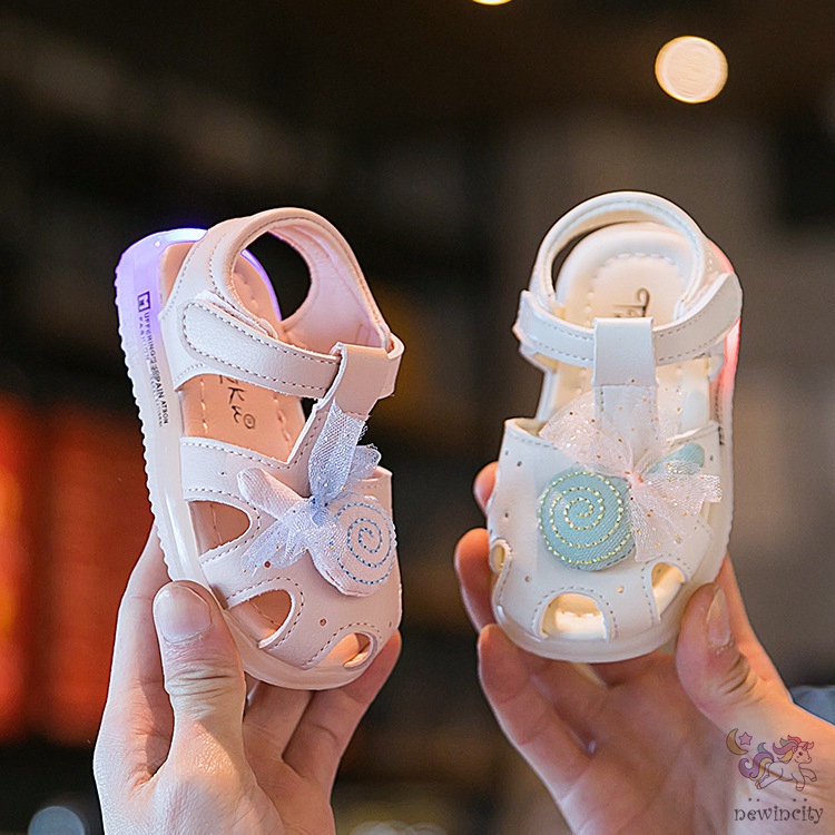 Giày sandals có đèn phát sáng thời trang Hàn Quốc cho bé gái