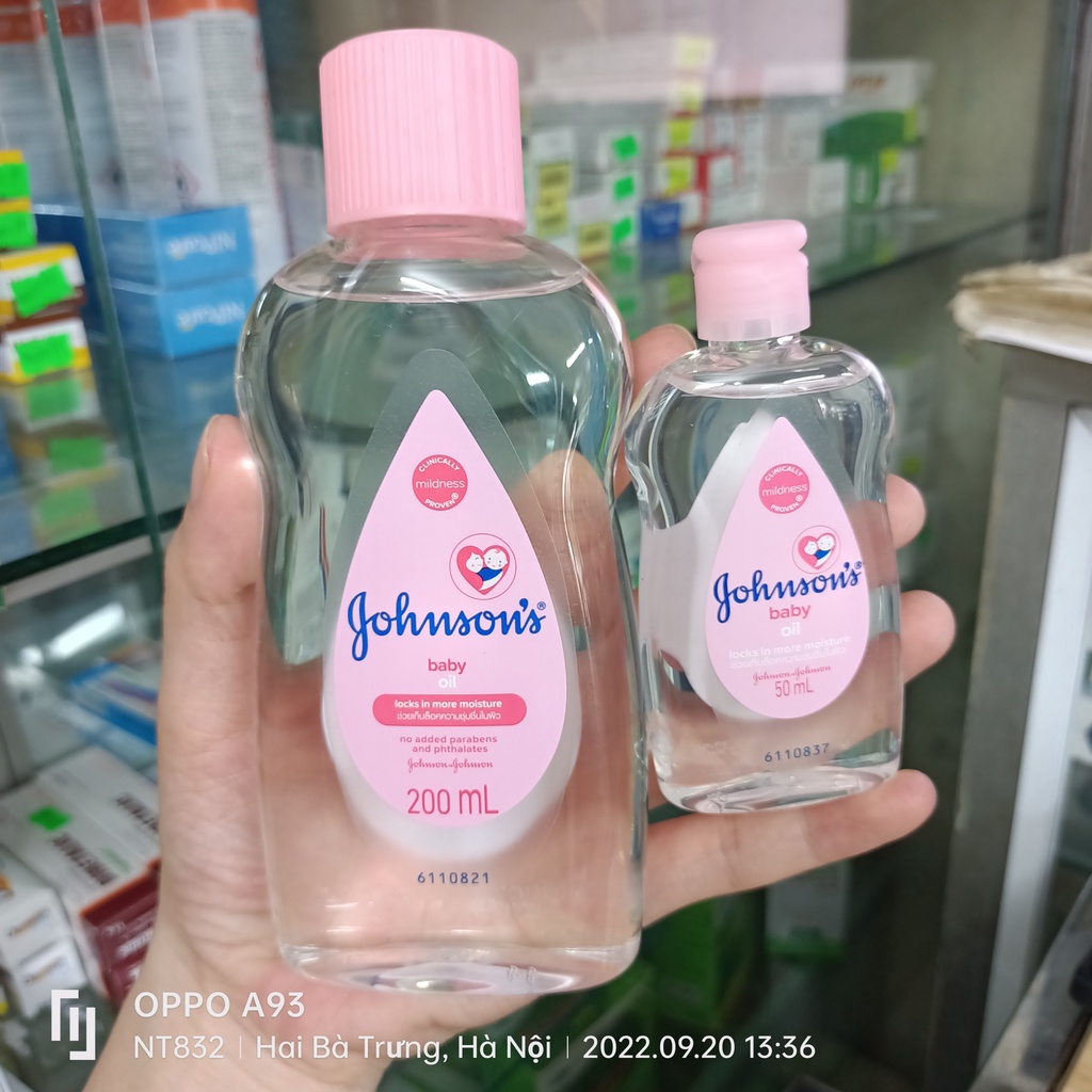 Dầu massage và dưỡng ẩm Gohnsons baby oil chai 200ml