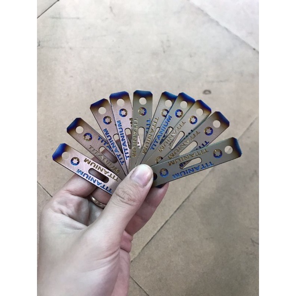 Miếng pas Giữ dây dầu thắng Titan , Gắn các loại xe máy