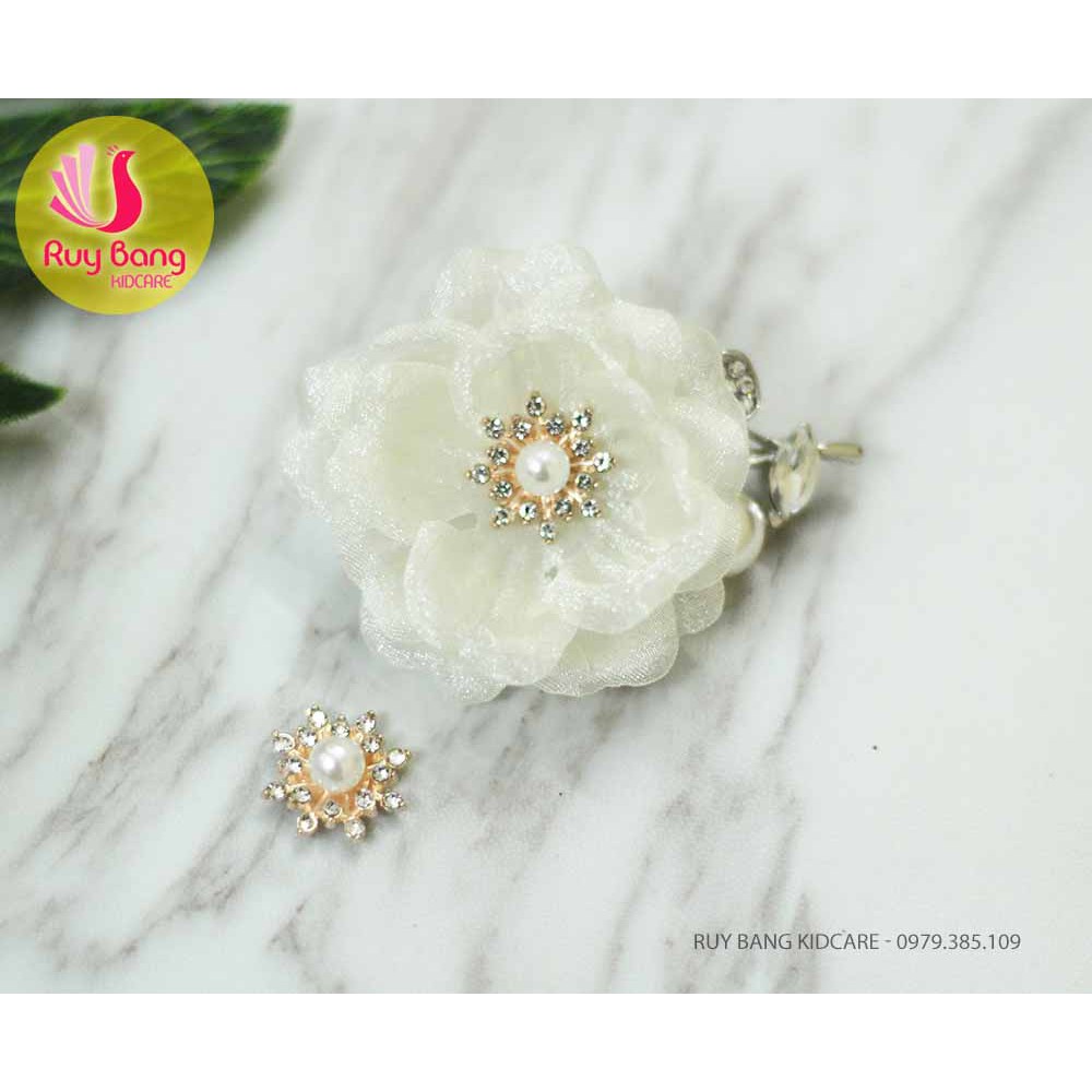 Cành lá kim loại, center đá đính hoa vải handmade
