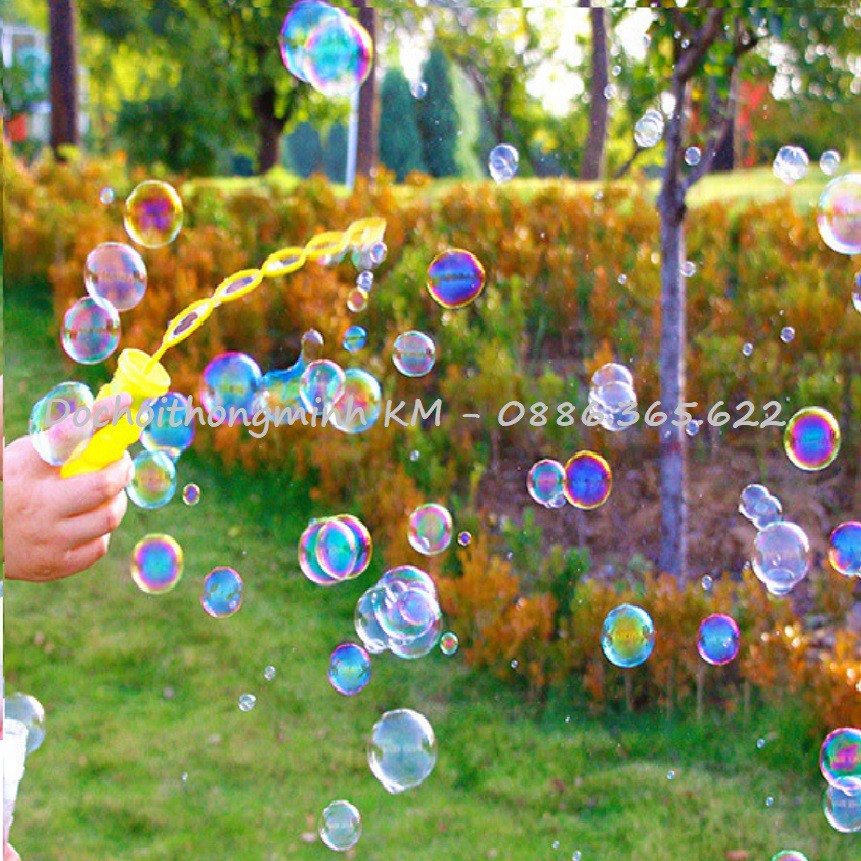 Que thổi bong bóng xà phòng, cây vẩy bong bóng cỡ lớn cho bé vui chơi vận động ngoài trời