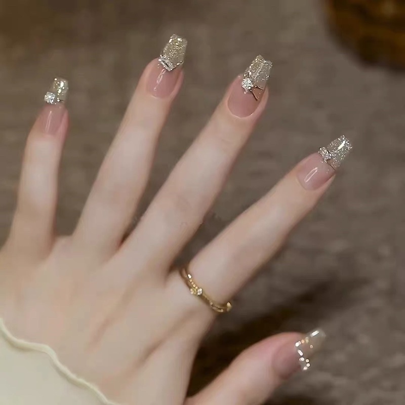 Nail box thiết kế mẫu charm nhẫn sang chảnh cô dâu