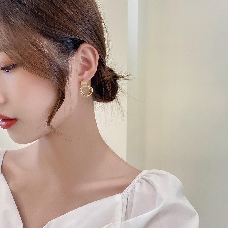 Khuyên Tai Nữ Hoàng Phong Cách Âu Mỹ Thời Trang Mới
