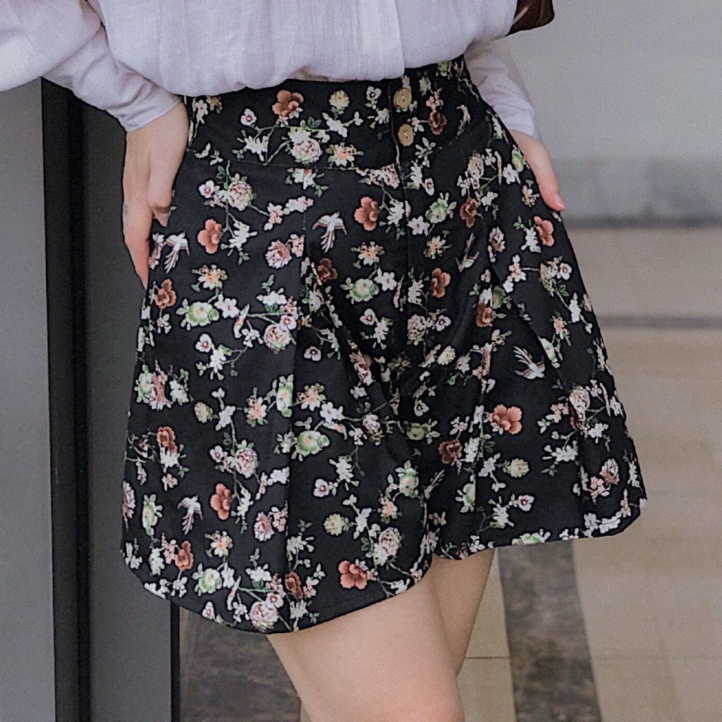 KIOBI – Quần shorts Summer form lưng cao, bản eo 7p, ống loe xếp li, lưng thun phía sau, vải kaki thun hoa - KIQ2062FL