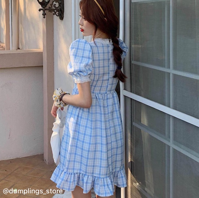 Váy kẻ xanh cổ bèo